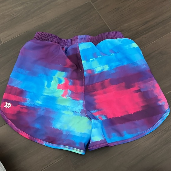 All in Motion Set of 3 Tshirts and 1 pair of shorts - Picture 9 of 10